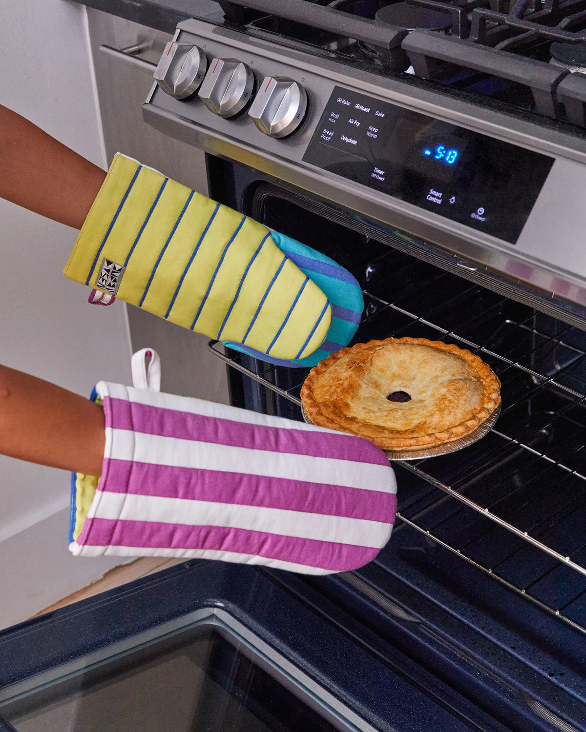 Dusen Dusen Eclair Stripe Oven Mitt